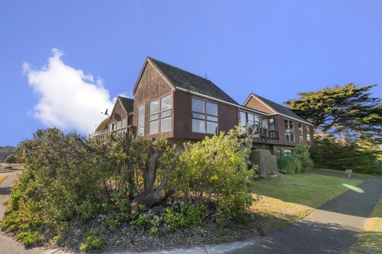 Photo of property in 3 Ara Kuaka, Waikanae Beach, Waikanae, 5036