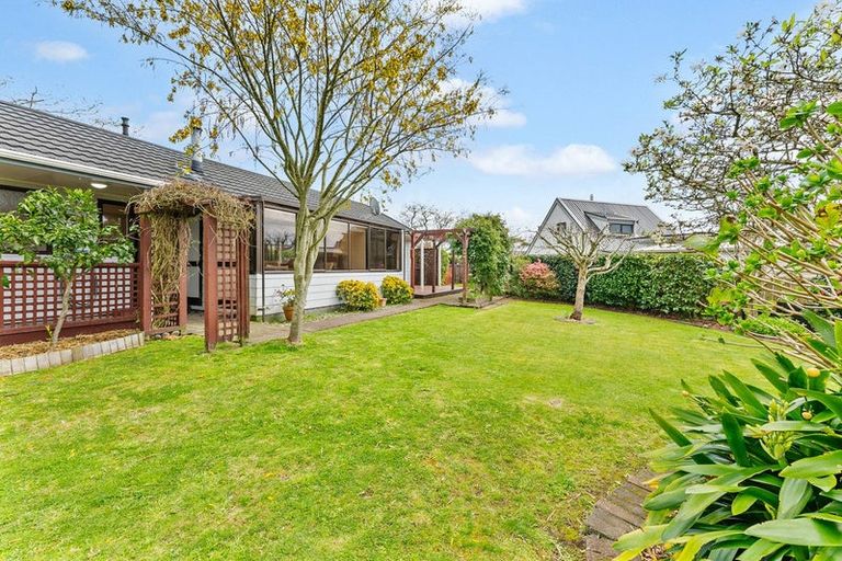 Photo of property in 7 Kaitake Place, Oakura, 4314