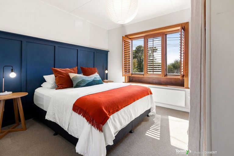 Photo of property in 180 Sutherland Road, Lyall Bay, Wellington, 6022