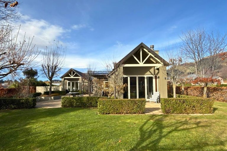 Photo of property in 11 Kelliher Drive, Wanaka, 9305