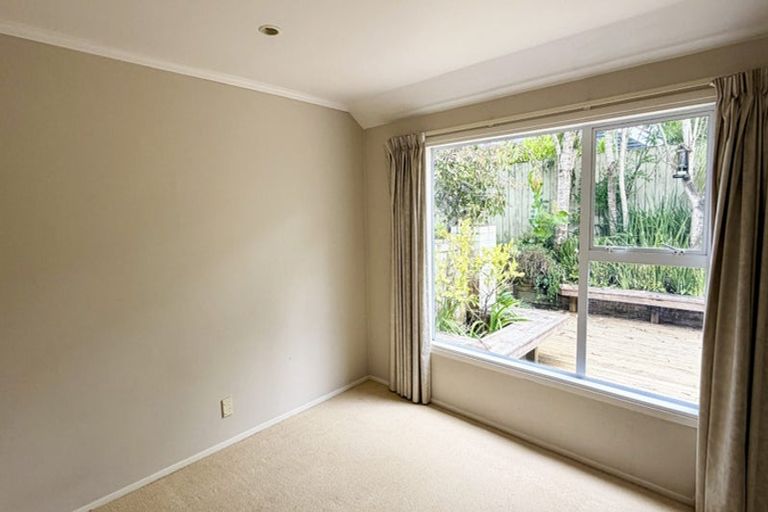 Photo of property in 50 Balmain Road, Chatswood, Auckland, 0626