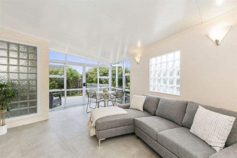 Photo of property in 1 Lanark Way, Northland, Wellington, 6012