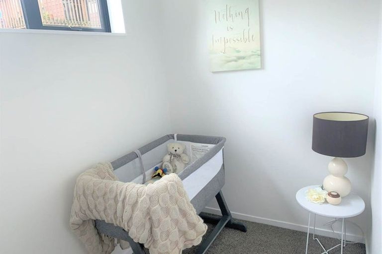 Photo of property in 40 Tokai Place, Glen Eden, 0602