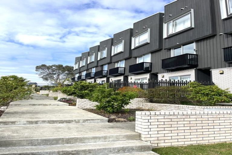Photo of property in 6 Folkes Lane, New Lynn, Auckland, 0600