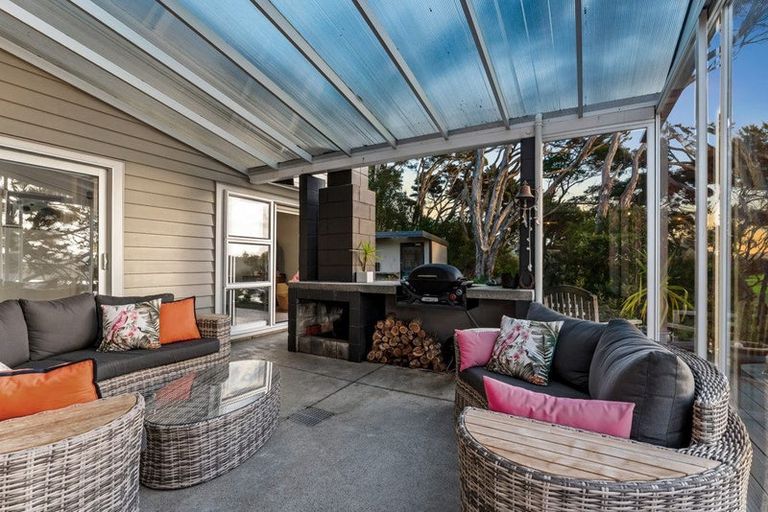 Photo of property in 24 Poplar Road, Stanmore Bay, Whangaparaoa, 0932