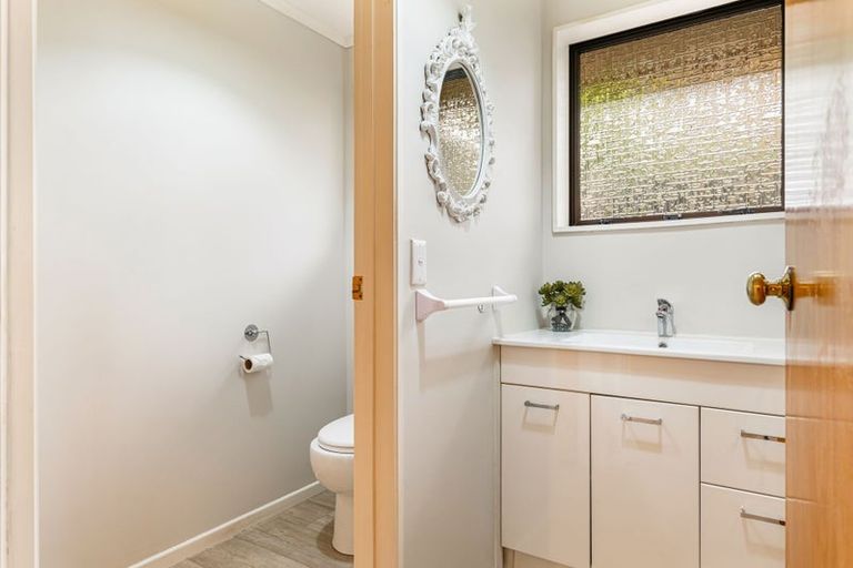 Photo of property in 146 Pacific Parade, Army Bay, Whangaparaoa, 0930