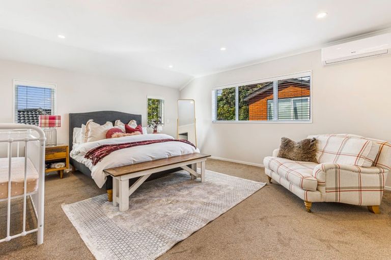 Photo of property in 5 Dawnhaven Drive, Te Atatu Peninsula, Auckland, 0610