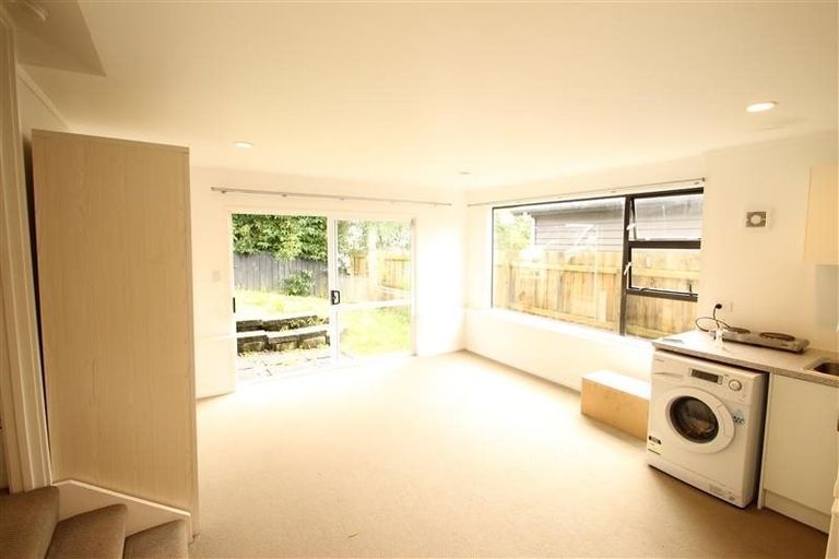 Photo of property in 28 Tamahere Drive, Glenfield, Auckland, 0629