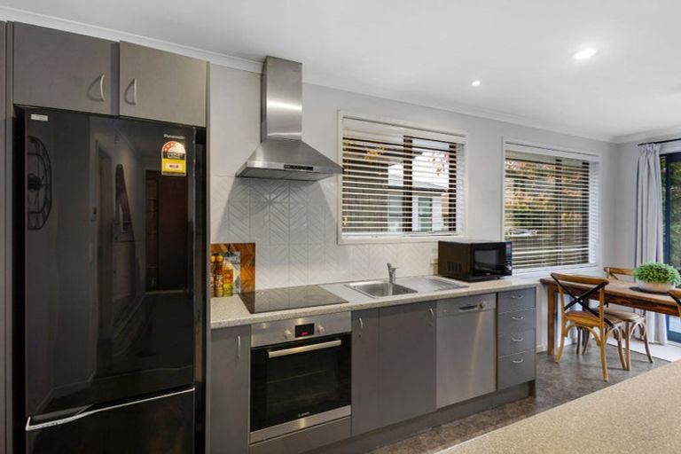 Photo of property in 12 Binstead Place, Avondale, Christchurch, 8061