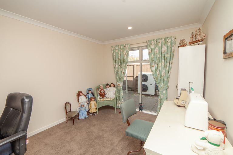 Photo of property in 15 Old Red Barn Road, Halswell, Christchurch, 8025