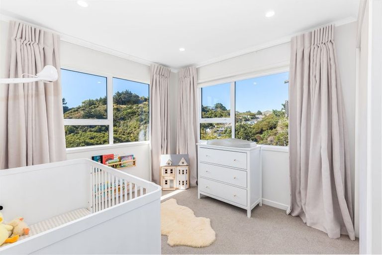 Photo of property in 11 Parkinson Close, Whitby, Porirua, 5024
