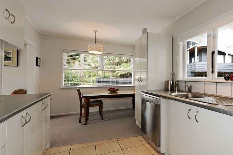 Photo of property in 34 Dolbear Street, Titirangi, Auckland, 0604