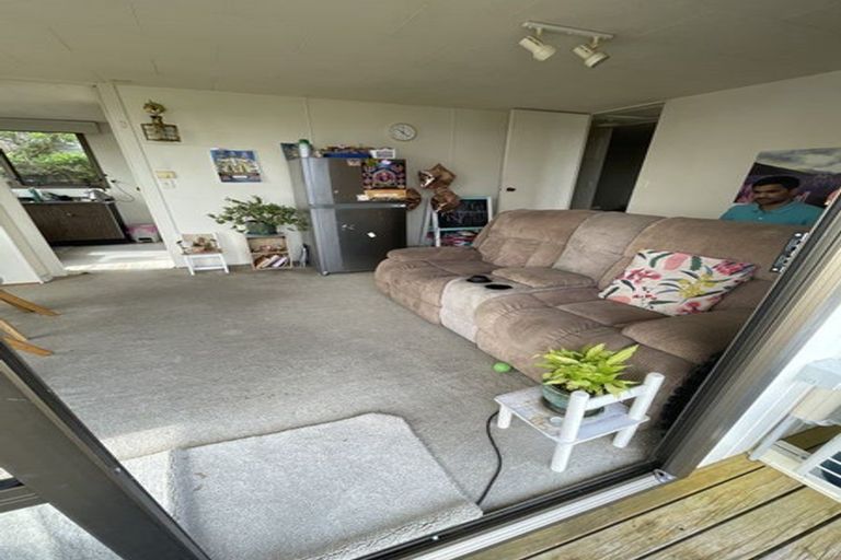 Photo of property in 1/144 Sunset Road, Unsworth Heights, Auckland, 0632