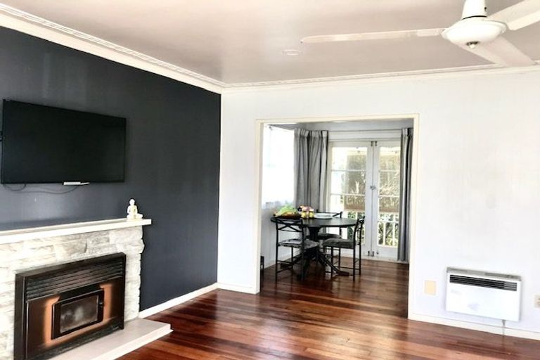 Photo of property in 53 Neal Avenue, Glenfield, Auckland, 0629