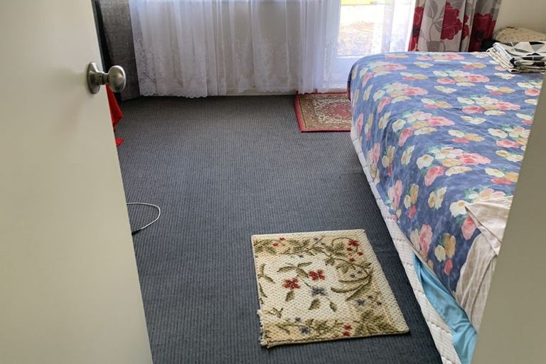 Photo of property in 36 Kaikoura Street, Henderson, Auckland, 0612