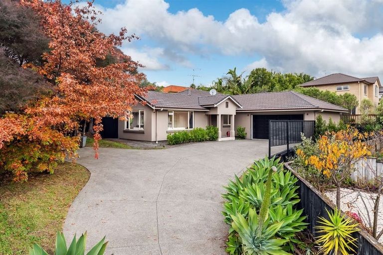 Photo of property in 8 Red Oak Place, Schnapper Rock, Auckland, 0632