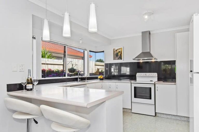 Photo of property in 37 Dalton Drive, Papamoa Beach, Papamoa, 3118