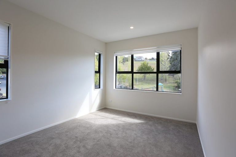 Photo of property in 46 Topliss Drive, Northcross, Auckland, 0632