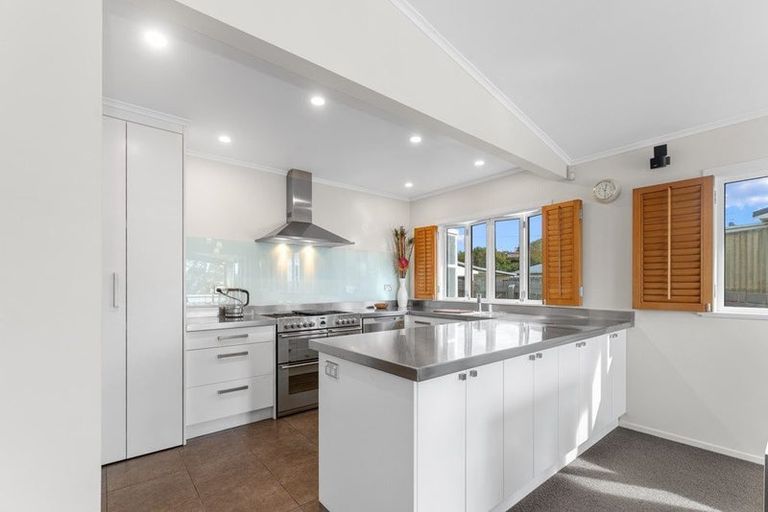 Photo of property in 29 Lyndhurst Road, Te Atatu South, Auckland, 0610