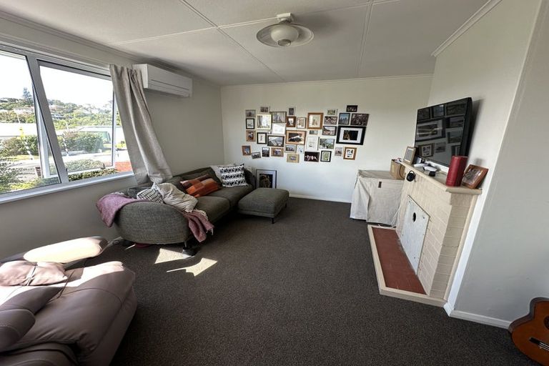 Photo of property in 96 Main Road, Titahi Bay, Porirua, 5022