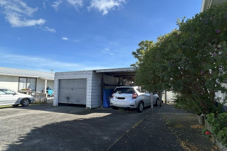 Photo of property in 2/141 Carnoustie Drive, Wattle Downs, Auckland, 2103