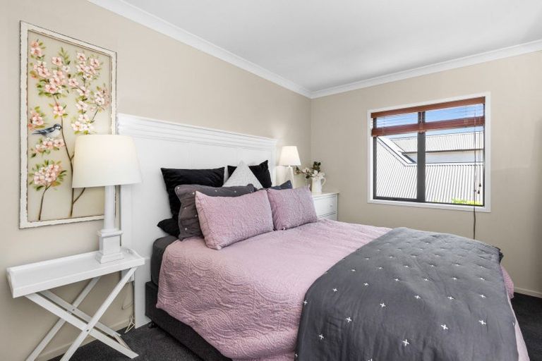 Photo of property in 2/11 Te Aute Road, Havelock North, 4130