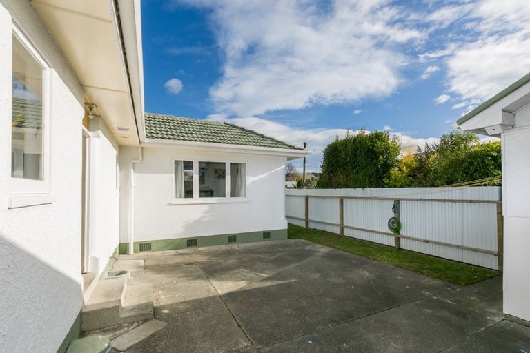 Photo of property in 6 Howard Road, Taradale, Napier, 4112
