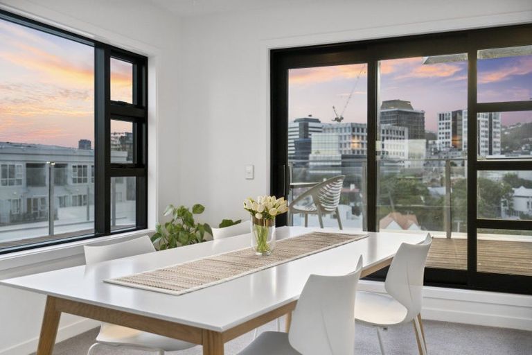 Photo of property in Endeavour Apartments, 125u1 Thorndon Quay, Pipitea, Wellington, 6011