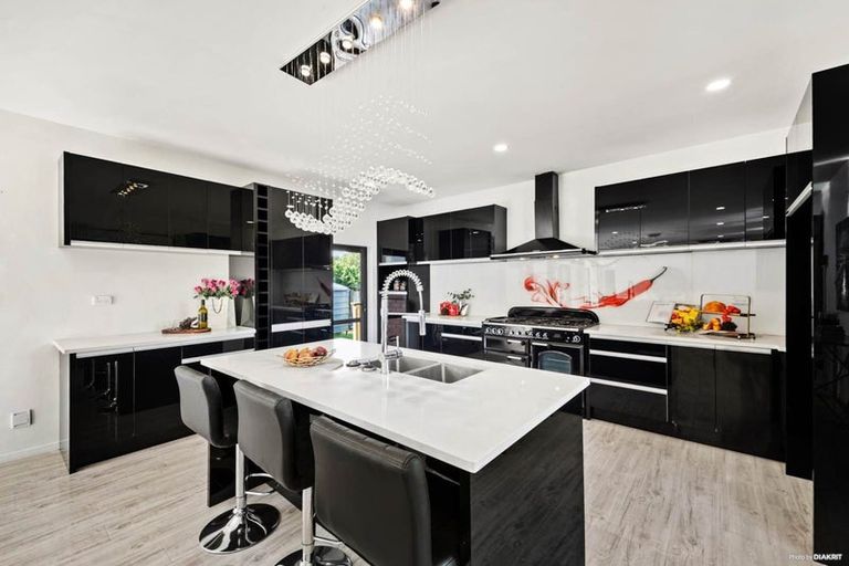 Photo of property in 9 Gwendoline Avenue, Te Atatu Peninsula, Auckland, 0610