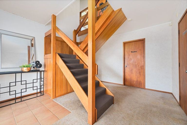 Photo of property in 42 Spence Road, Henderson, Auckland, 0612