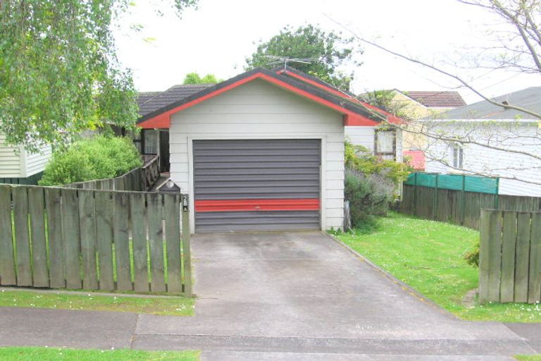 Photo of property in 28 Clayburn Road, Glen Eden, Auckland, 0602