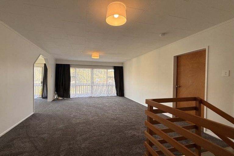 Photo of property in 27a Gemstone Drive, Birchville, Upper Hutt, 5018