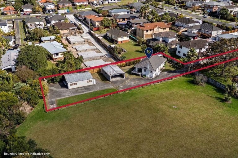 Photo of property in 103a Roberts Road, Te Atatu South, Auckland, 0610