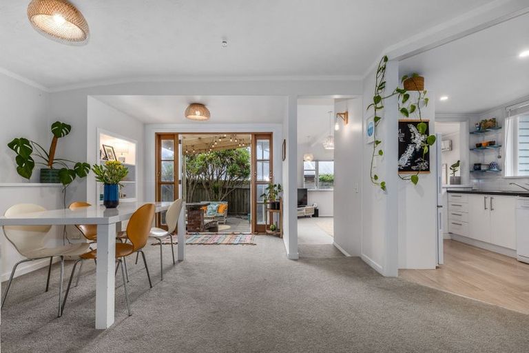 Photo of property in 53 Tiromoana Road, Raumati South, Paraparaumu, 5032