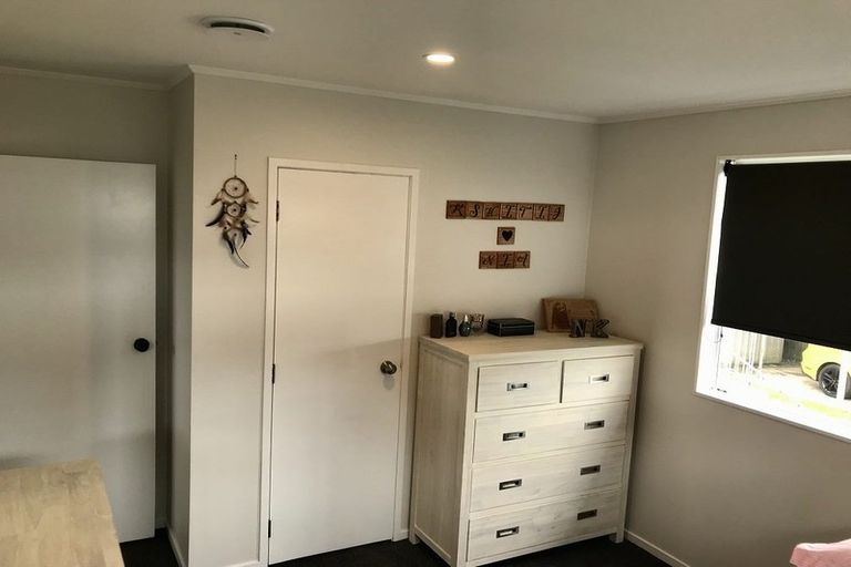 Photo of property in 2/77 Luanda Drive, Ranui, Auckland, 0612
