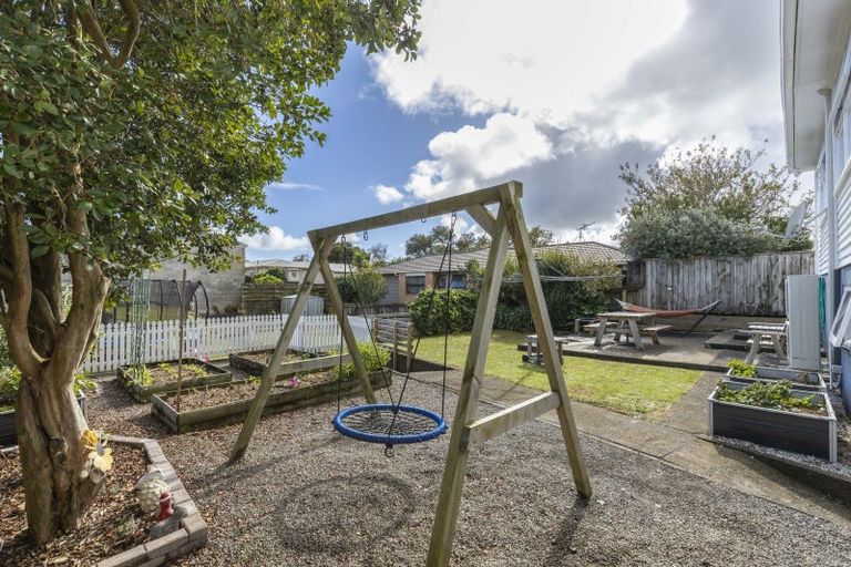 Photo of property in 15 Tarahua Road, Vogeltown, New Plymouth, 4310