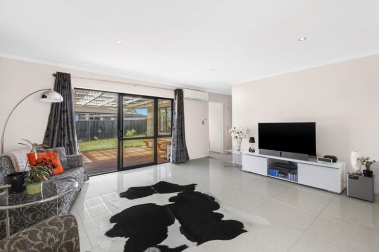 Photo of property in 7 Mcburney Place, Mangere East, Auckland, 2024