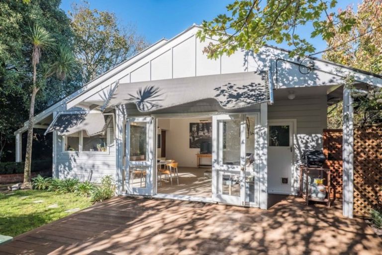 Photo of property in 6 Bank Road, Northland, Wellington, 6012