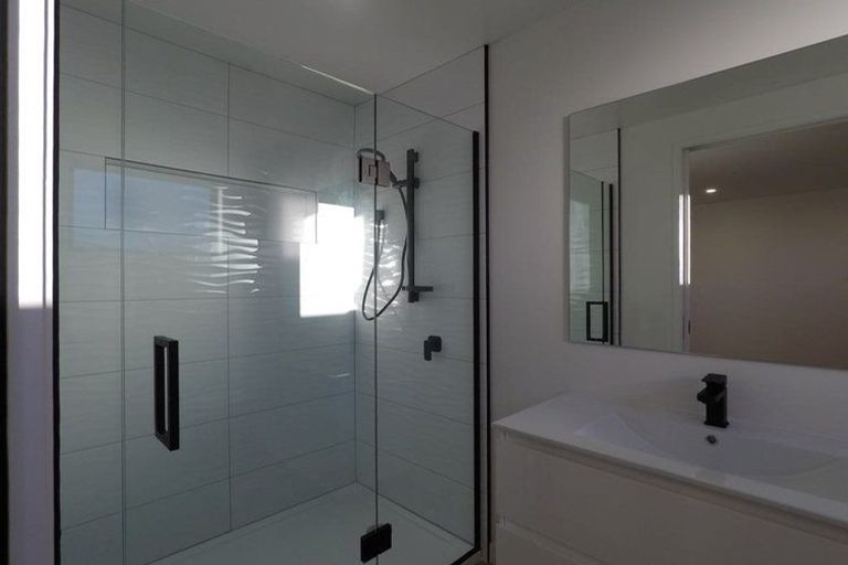 Photo of property in 15 Mount Creighton Crescent, Wanaka, 9305