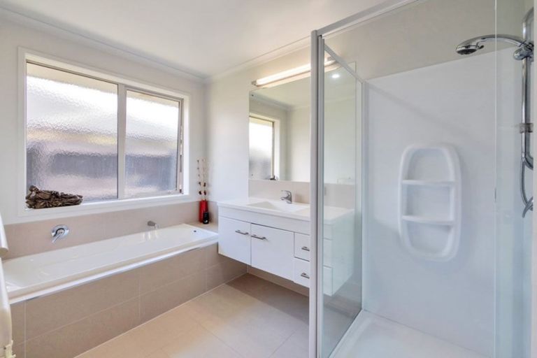 Photo of property in 40 Castellina Drive, Karaka, Papakura, 2113