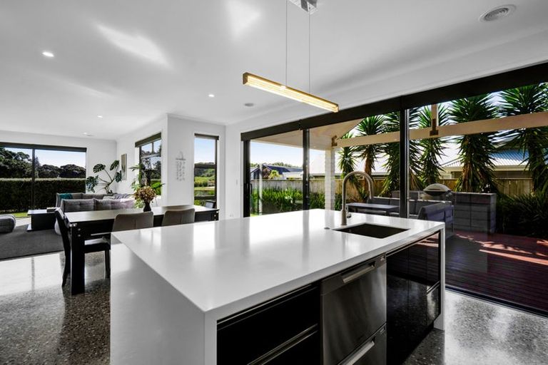 Photo of property in 6 Pebble Beach Court, Waiwhakaiho, New Plymouth, 4312