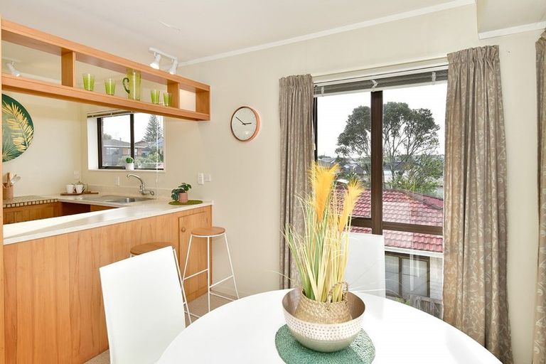 Photo of property in 16 Petrel Place, Massey, Auckland, 0614