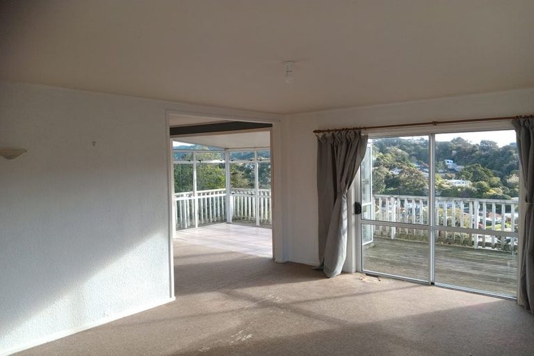 Photo of property in 32 Castle Crescent, Stokes Valley, Lower Hutt, 5019