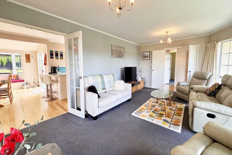 Photo of property in 6 Mosman Place, Chatswood, Auckland, 0626