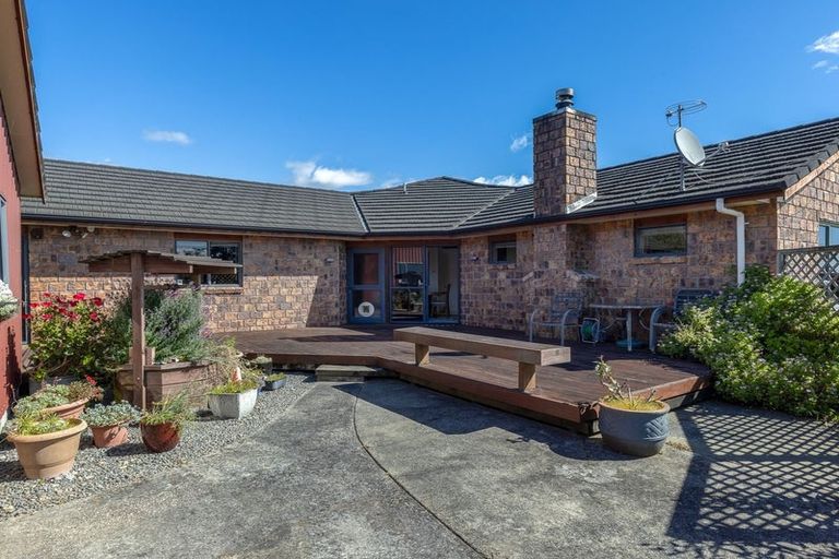 Photo of property in 38 Pohutukawa Drive, Levin, 5571
