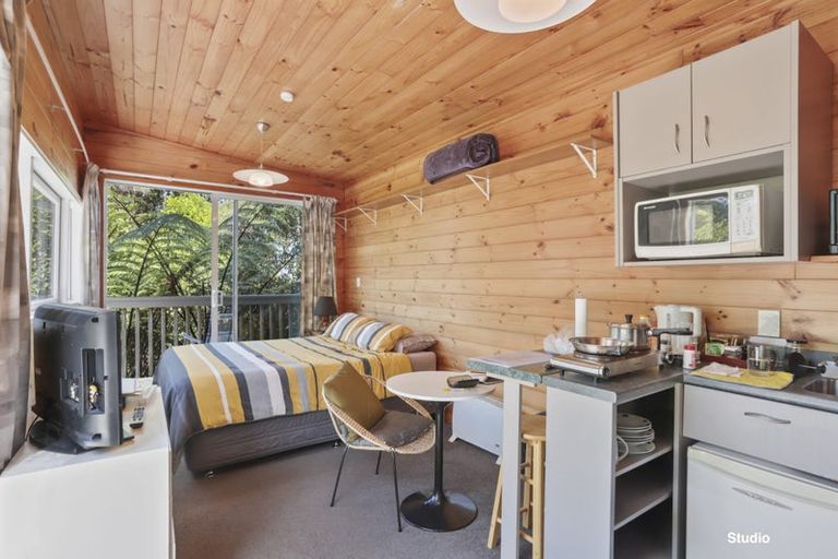 Photo of property in 20 Rangiwai Road, Titirangi, Auckland, 0604