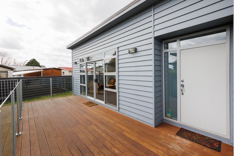 Photo of property in 58 Exeter Crescent, Takaro, Palmerston North, 4412