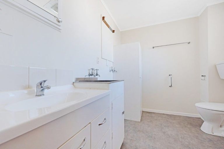 Photo of property in 18u2 Agra Crescent, Khandallah, Wellington, 6035