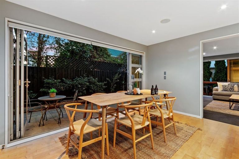 Photo of property in 128a Holly Road, St Albans, Christchurch, 8014