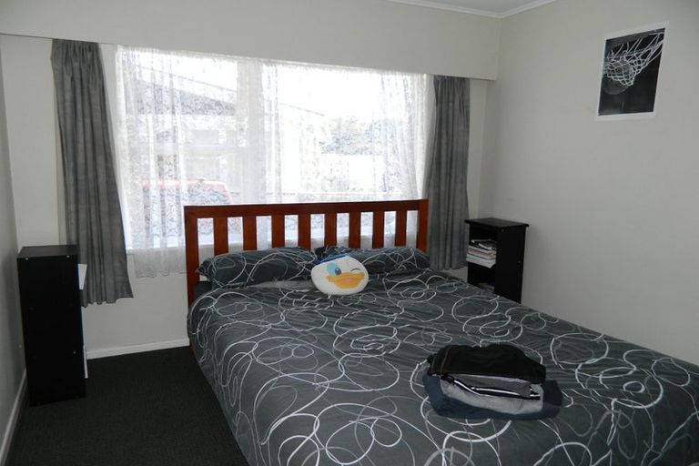Photo of property in 3 Merritt Way, Newlands, Wellington, 6037